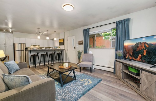 Old Town Condo | Azure Suite Walkable Old Town Condo w/Park View