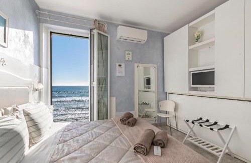 Alassio Bed & Breakfast | B&B Da Giueli Rooms On The Seafront