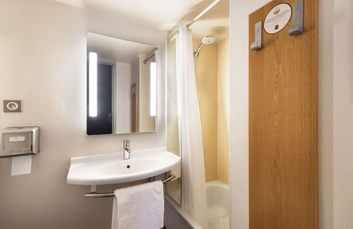 Porte Des Alpes - Mi Plaine - Manissieux Hotel | B&B HOTEL Lyon Saint-Priest