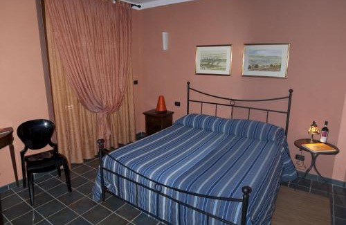 Novello Bed & Breakfast | B&B l'Angolo di Rosina con ristorante