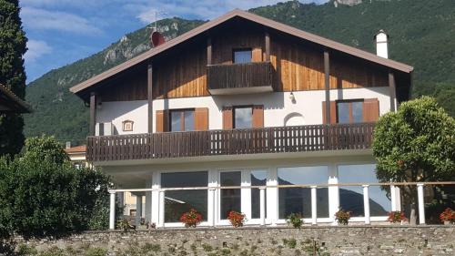 Abbadia Lariana Bed & Breakfast | B&B Le Colombine