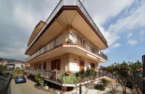 Zafferana Etnea Bed & Breakfast | B&B Le Tre rose dell'Etna