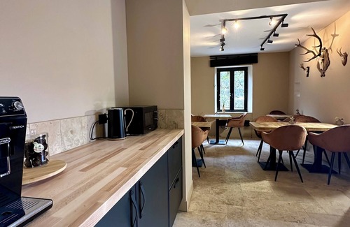 Beauraing Bed & Breakfast | B&B met wandelroutes vanaf de deur. Comfortabele kamers, serene omgeving.