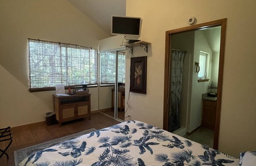 Volcano Bed & Breakfast | B&B: Ohia Loft Suite 5 mins from Volcanoes National Park