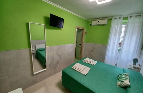 Naples City Centre Bed & Breakfast | B&B Quattro Palazzi center of Naples, in the heart of Naples, breakfast included