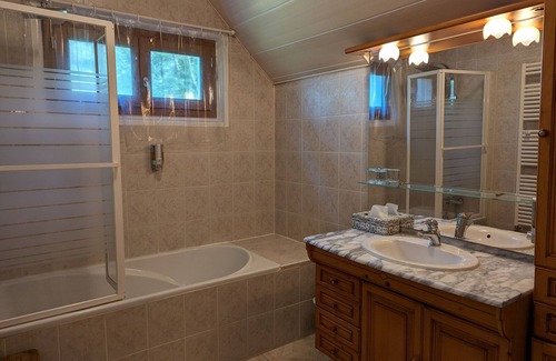 Ligny-le-Ribault Bed & Breakfast | B&B Room 'Perle' with WiFi, TV, breakfast included