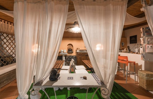 Leni Bed & Breakfast | B&B Villa Pittorino: Master bedroom in Salina cir 19083037C100309