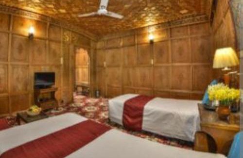 Dal Lake Boat Rental | B HERITAGE LUXURY airconditioner rooms