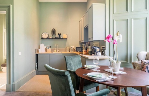 Paisley Apartment | B HOME STAY- Bliss Studio for 2 Nr Glasgow Airport