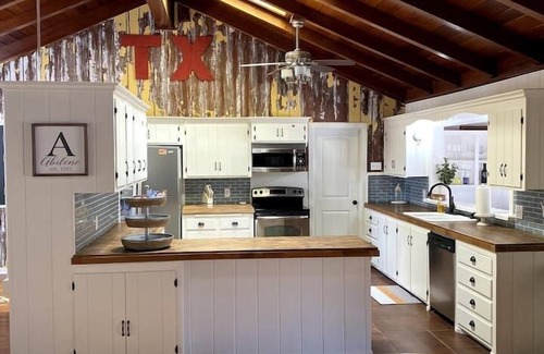 Abilene House | B-Well Westwood: A Family & Friends Experience