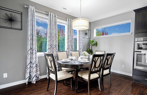 North Creek House | B16: Henna Villa: Corner lot, fenced, main w BR bath