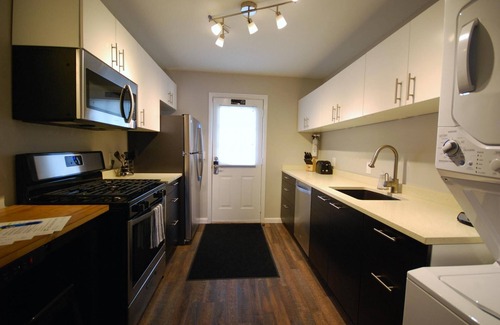 Brookwood Apartment | B1bj Great Value Serviced Condo in Quiet Neighborhood