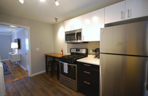 Brookwood Apartment | B1bj Great Value Serviced Condo in Quiet Neighborhood