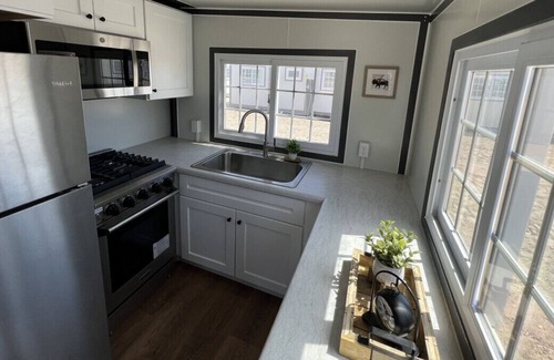 Monahans House | B2: Roomy BoxHouse Away from Home, Monahans, TX