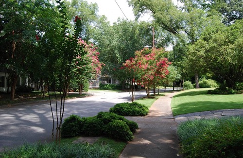 Brookwood Apartment | B2be Enjoy a Pet-friendly and Clean Condo Near the Beltline
