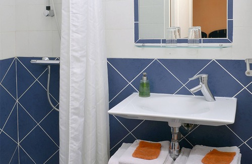 Monlet Bed & Breakfast | Baëtis Room bathroom