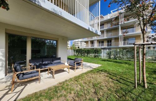 Nivy Apartment | BA Apartment with free garage parking and garden