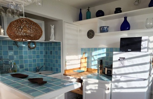 Nettle Bay Apartment | Bamboo on the beach