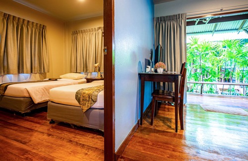 Thong Chai Hotel | Baan Klang Aow Beach Resort