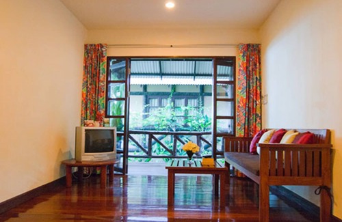 Thong Chai Hotel | Baan Klang Aow Beach Resort