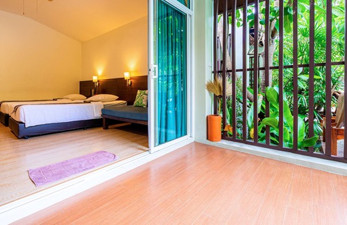 Thong Chai Hotel | Baan Klang Aow Beach Resort