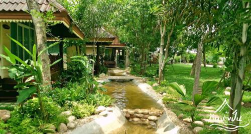 Bang Khonthi Resort | Baan Nam Pen Resort