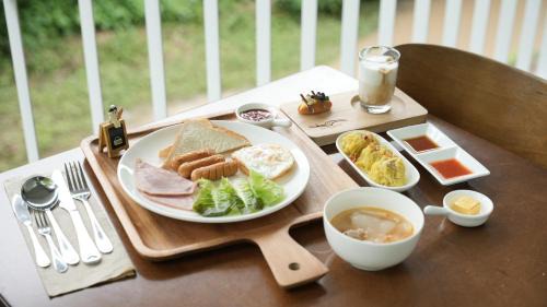 Tambon Nam Chun Resort | Baan Rai Santisuk