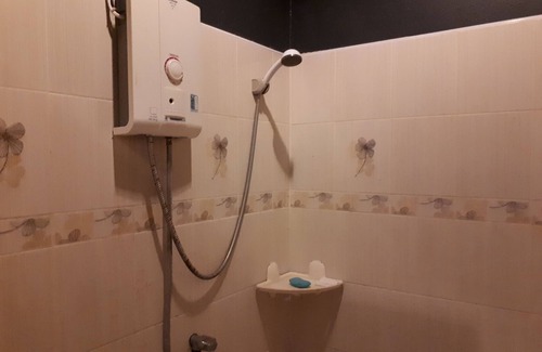Amphawa Hotel | Baansuankamnun Montree