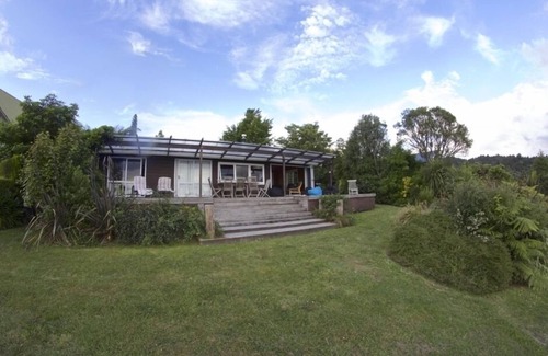 Lake Tarawera House | Bach 575, Lakefront with Boatshed