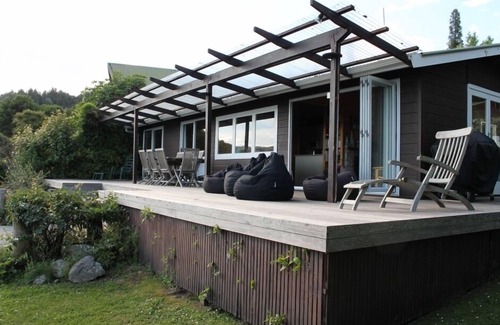Lake Tarawera House | Bach 575, Lakefront with Boatshed