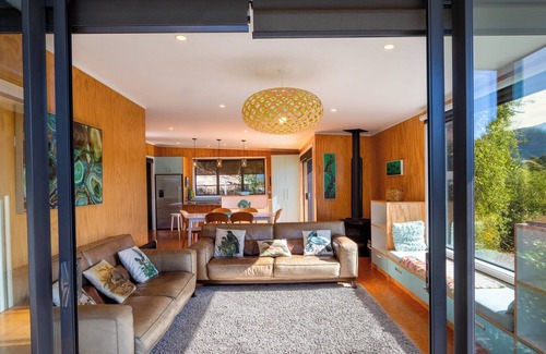 Marahau Cottage | Bach 7 by The Sea - Marahau Holiday Home
