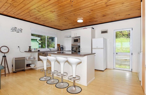 Oakura House | Bach and Relax - Oakura Holiday Home