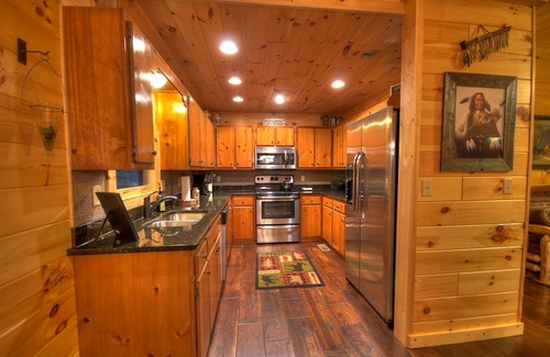 Raccoon Ridge Cabin | Bach Laurel - Enjoy sounds of nearby creek