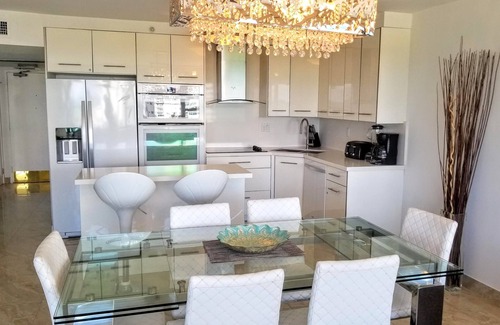 Mid Beach Apartment | Bachelorette Paradise 3 Bedroom Oceanfront Apartment - 802