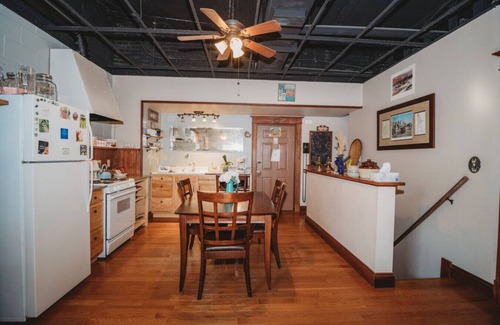 Treloar Apartment | Back Door Guest Suite, Zia My Retreat
