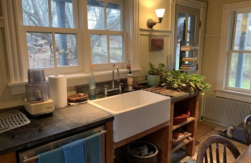 Block Island House | Back to nature, an Island artist’s cottage.