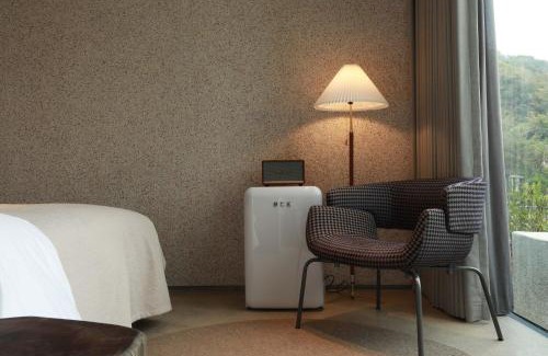 Xiangshan Hotel | Backlighting Village Hotel
