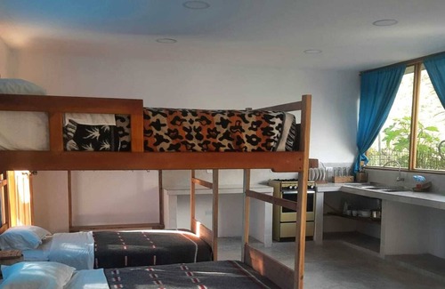 Banos de Agua Santa Cottage | backpackers balconies