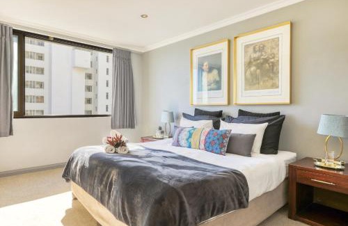Sea Point Apartment | Backup-Powered Bantry Bay View 2 Bed Apartment
