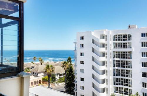 Sea Point Apartment | Backup-Powered Bantry Bay View 2 Bed Apartment