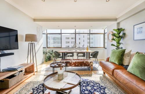 Sea Point Apartment | Backup-Powered Bantry Bay View 2 Bed Apartment