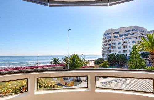 Sea Point Apartment | Backup Powered Sea View Apartment on the Promenade