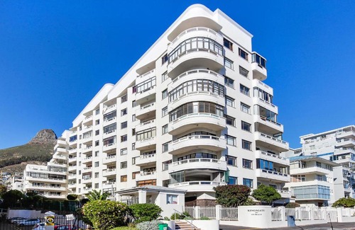 Sea Point Apartment | Backup Powered Sea View Apartment on the Promenade