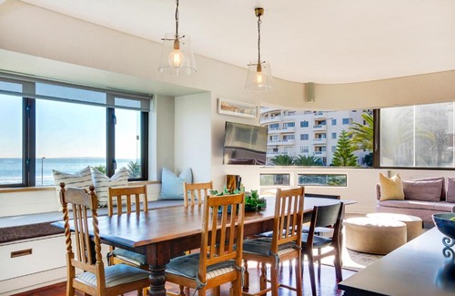 Sea Point Apartment | Backup Powered Sea View Apartment on the Promenade