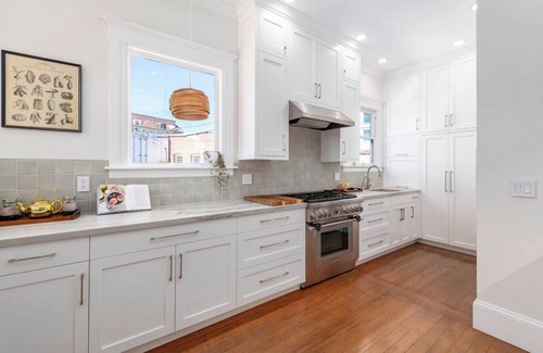 Centennial House | Backyard Bliss! 4-BR Stay w/Hot Tub, Redwood City