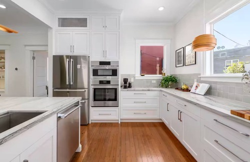 Centennial House | Backyard Bliss! 4-BR Stay w/Hot Tub, Redwood City