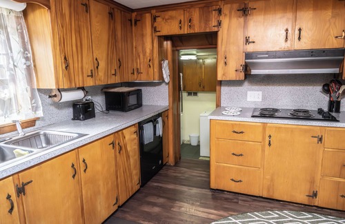 Corinth House | Backyard Bliss Near Bangor Concerts, Hiking, Trails. Pasture for Horses!