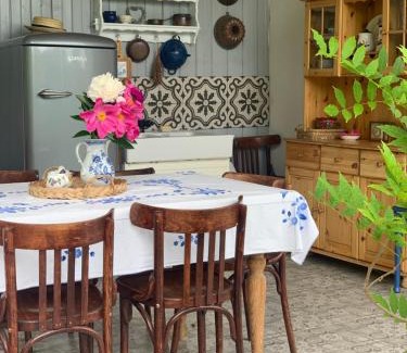 Sebes Bed & Breakfast | Backyard Cottage