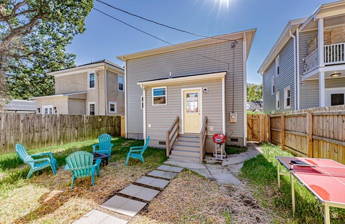 Mosby House | Backyard Fire-Pit, Modern, Roomy, 7 Min Downtown