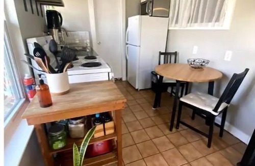 South Manchaca House | Backyard Garden Bungalow